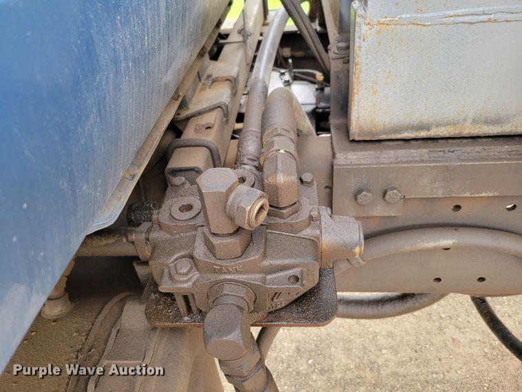 image for item DM8049 1995 Mack DM690S  dump truck