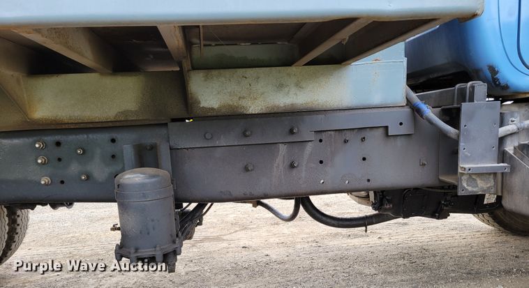 image for item DM8049 1995 Mack DM690S  dump truck