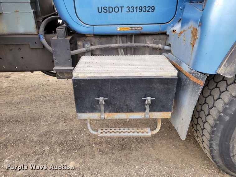 image for item DM8049 1995 Mack DM690S  dump truck