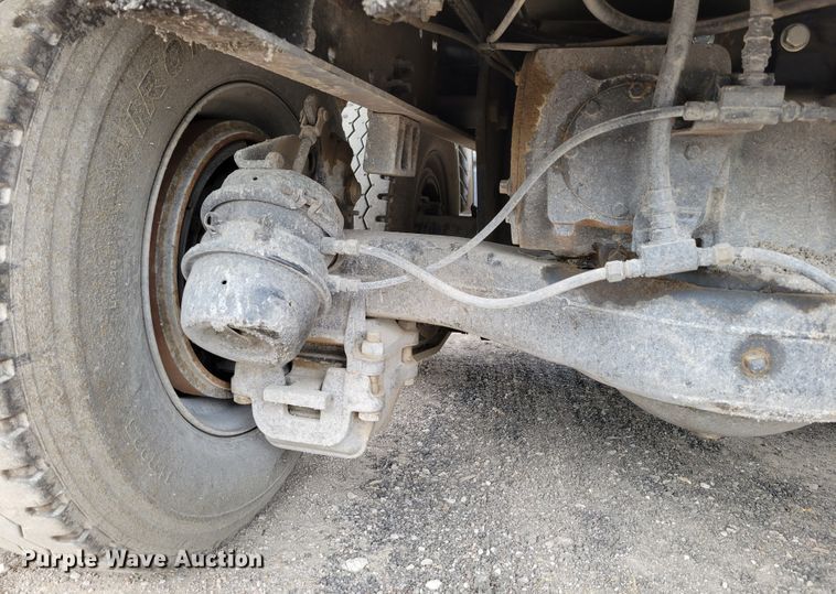 image for item DM8049 1995 Mack DM690S  dump truck