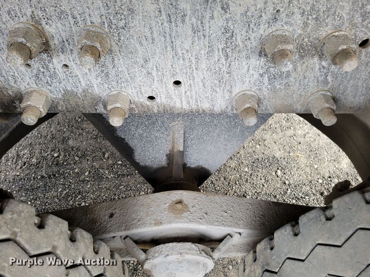 image for item DM8049 1995 Mack DM690S  dump truck