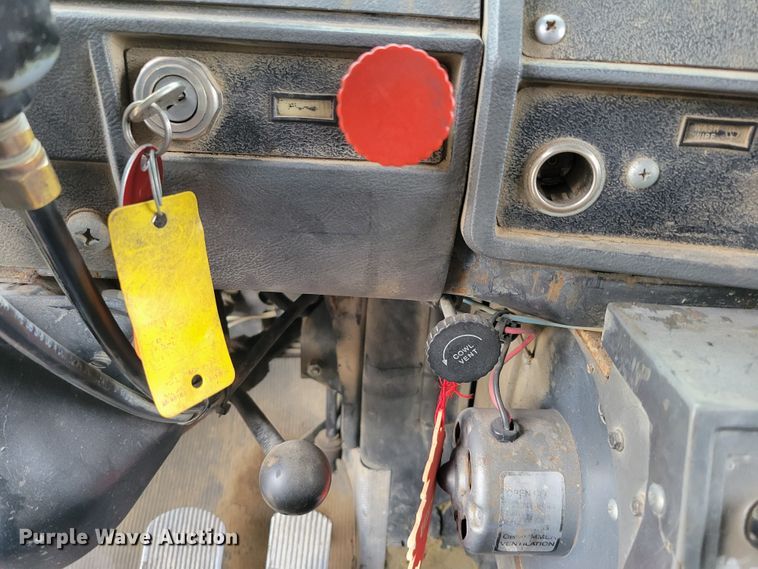 image for item DM8049 1995 Mack DM690S  dump truck