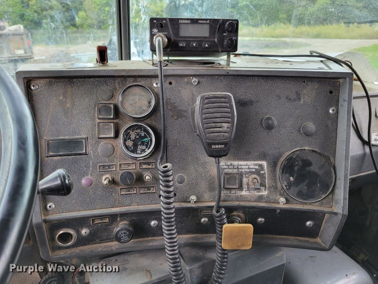 image for item DM8049 1995 Mack DM690S  dump truck