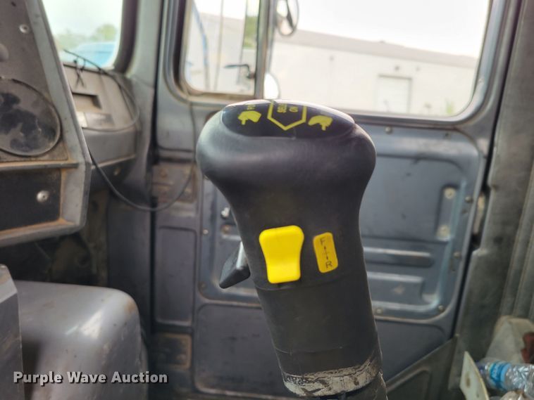 image for item DM8049 1995 Mack DM690S  dump truck