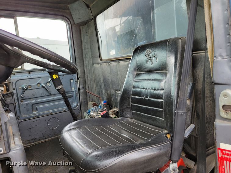 image for item DM8049 1995 Mack DM690S  dump truck