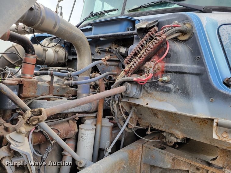 image for item DM8049 1995 Mack DM690S  dump truck