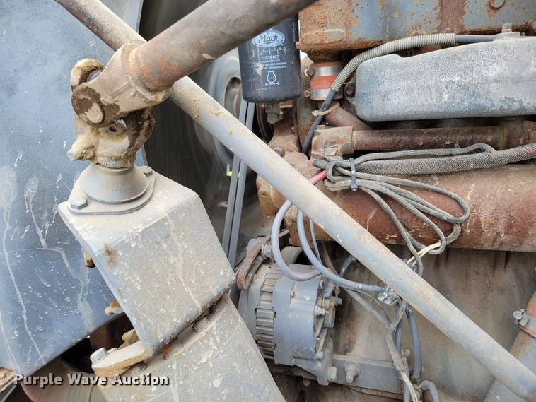 image for item DM8049 1995 Mack DM690S  dump truck