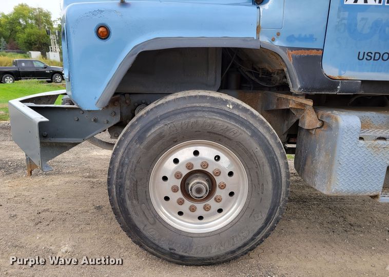 image for item DM8049 1995 Mack DM690S  dump truck