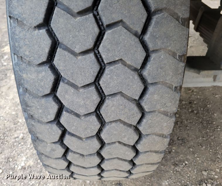 image for item DM8049 1995 Mack DM690S  dump truck