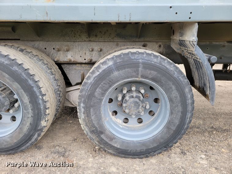 image for item DM8049 1995 Mack DM690S  dump truck