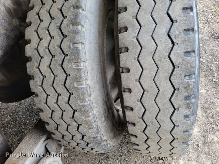 image for item DM8049 1995 Mack DM690S  dump truck