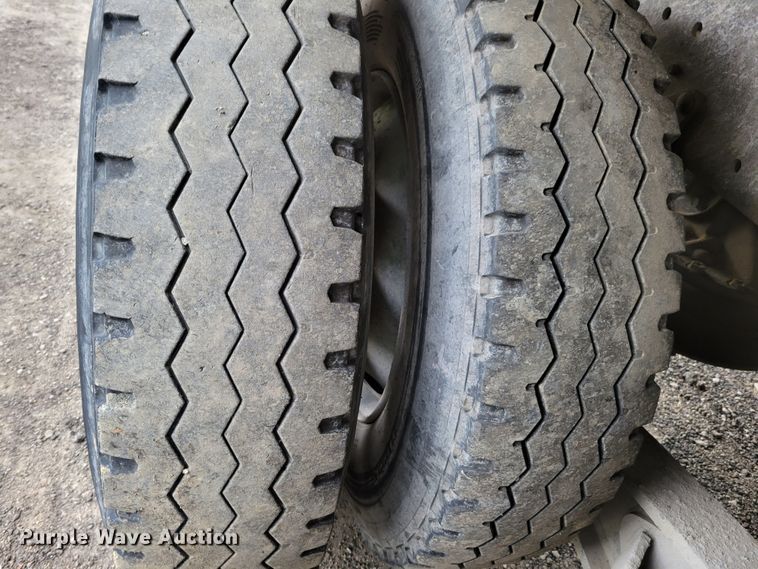 image for item DM8049 1995 Mack DM690S  dump truck