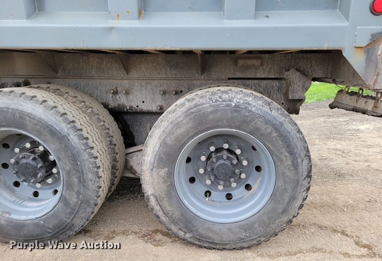 image for item DM8049 1995 Mack DM690S  dump truck