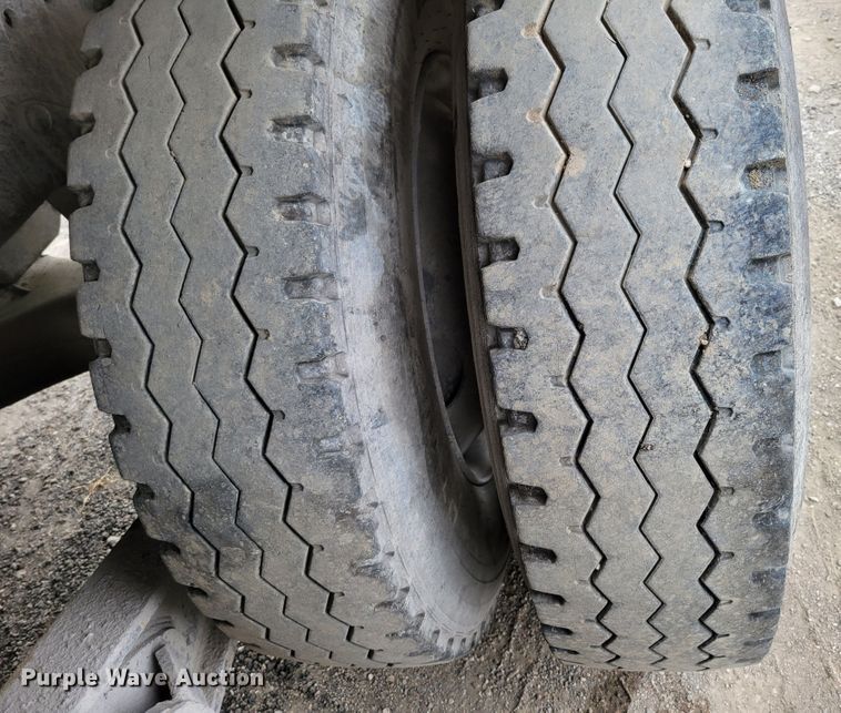 image for item DM8049 1995 Mack DM690S  dump truck