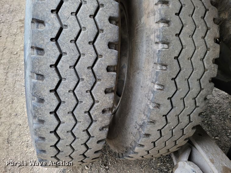 image for item DM8049 1995 Mack DM690S  dump truck