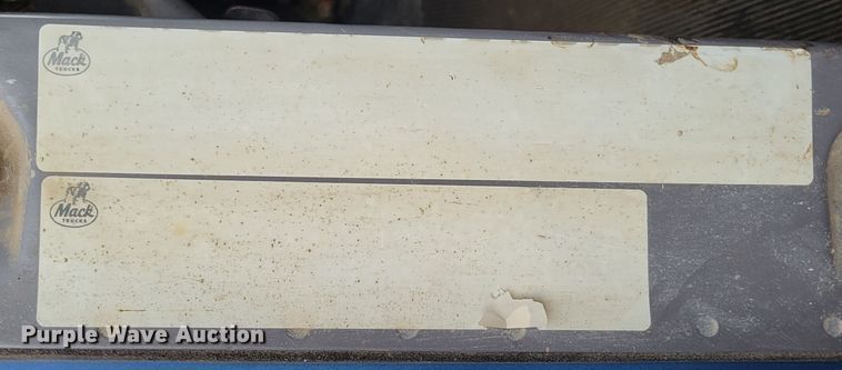 image for item DM8049 1995 Mack DM690S  dump truck