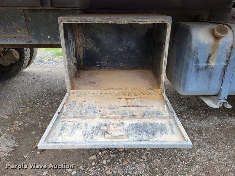 image for item DM8050 1996 Freightliner FL70  dump truck