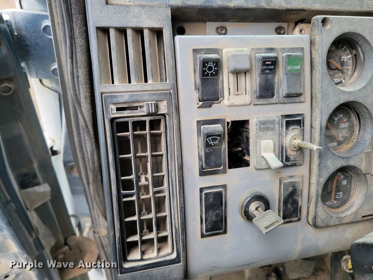 image for item DM8050 1996 Freightliner FL70  dump truck