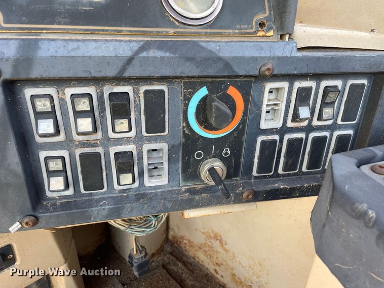 image for item DN5190 1995 Caterpillar 621F  conventional scraper