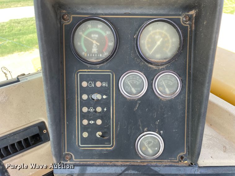 image for item DN5190 1995 Caterpillar 621F  conventional scraper