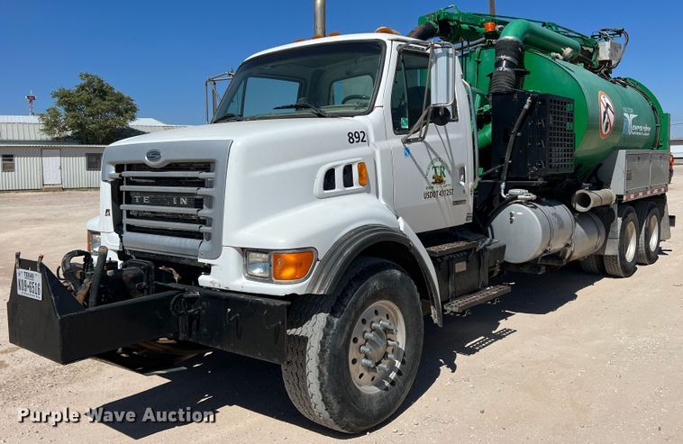 image for item DO8736 2002 Sterling L9500  hydrovac truck