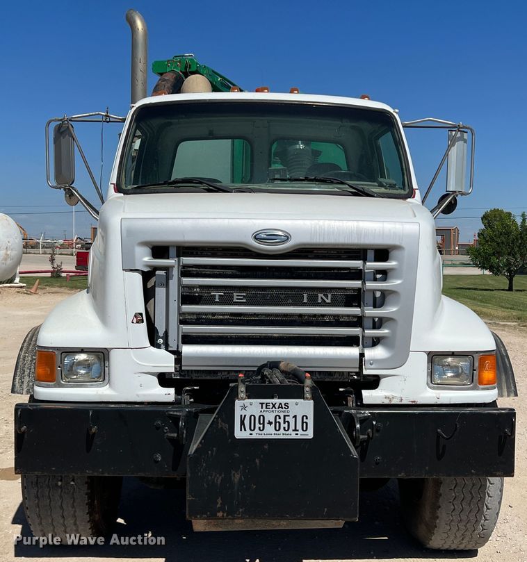 image for item DO8736 2002 Sterling L9500  hydrovac truck