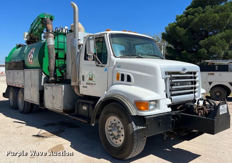 image for item DO8736 2002 Sterling L9500  hydrovac truck