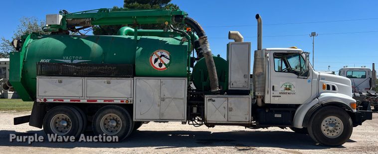 image for item DO8736 2002 Sterling L9500  hydrovac truck