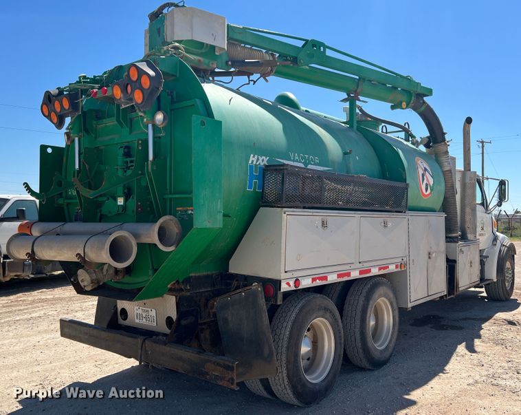 image for item DO8736 2002 Sterling L9500  hydrovac truck