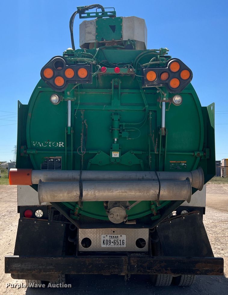 image for item DO8736 2002 Sterling L9500  hydrovac truck