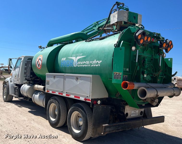 image for item DO8736 2002 Sterling L9500  hydrovac truck