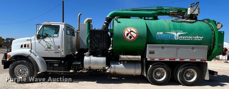 image for item DO8736 2002 Sterling L9500  hydrovac truck