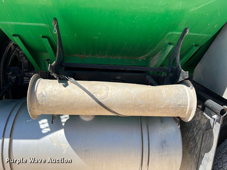 image for item DO8736 2002 Sterling L9500  hydrovac truck