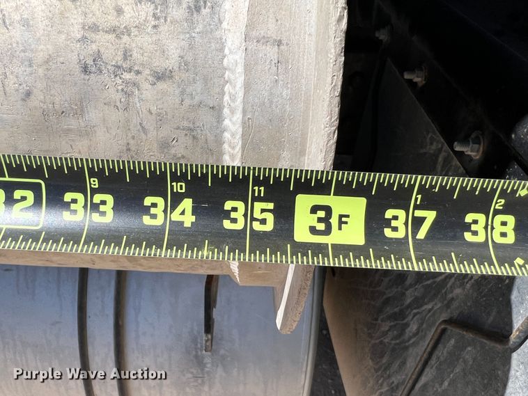 image for item DO8736 2002 Sterling L9500  hydrovac truck