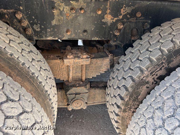 image for item DO8736 2002 Sterling L9500  hydrovac truck