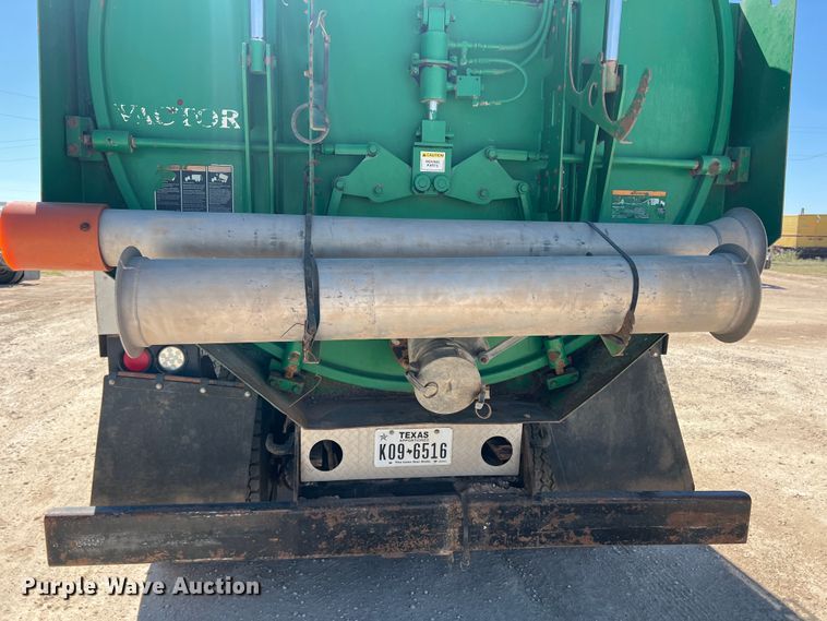 image for item DO8736 2002 Sterling L9500  hydrovac truck