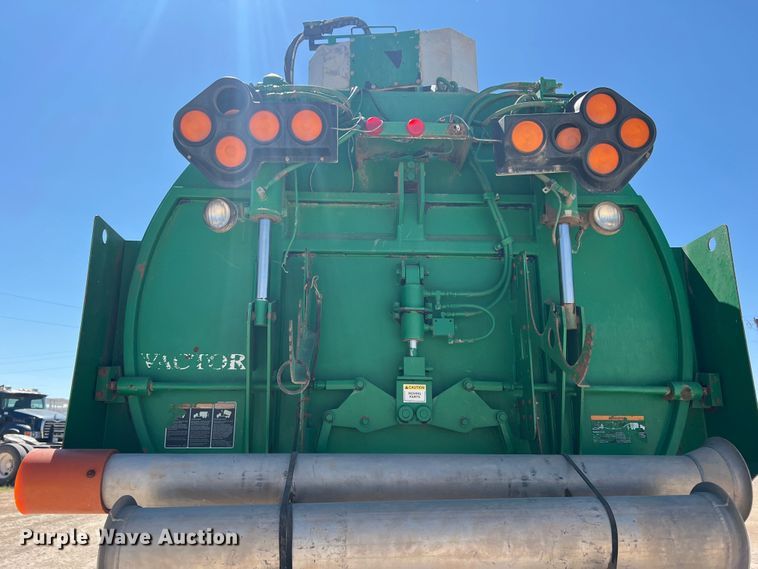 image for item DO8736 2002 Sterling L9500  hydrovac truck