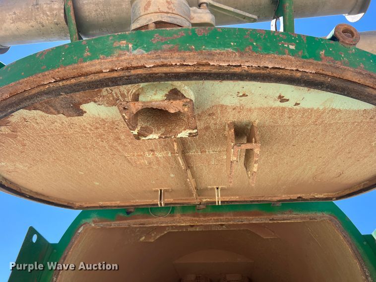 image for item DO8736 2002 Sterling L9500  hydrovac truck