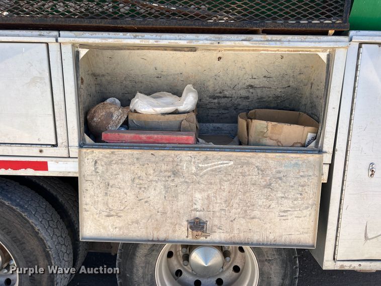 image for item DO8736 2002 Sterling L9500  hydrovac truck