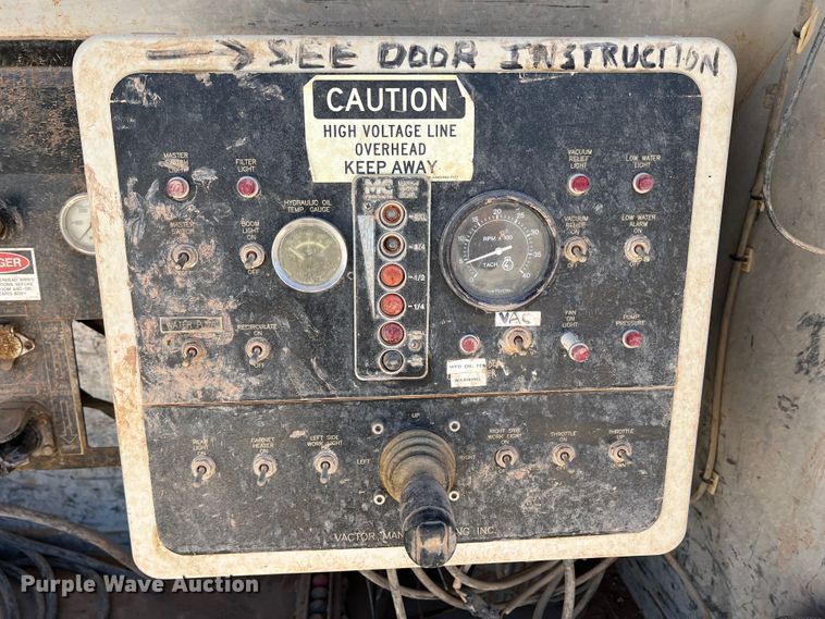 image for item DO8736 2002 Sterling L9500  hydrovac truck