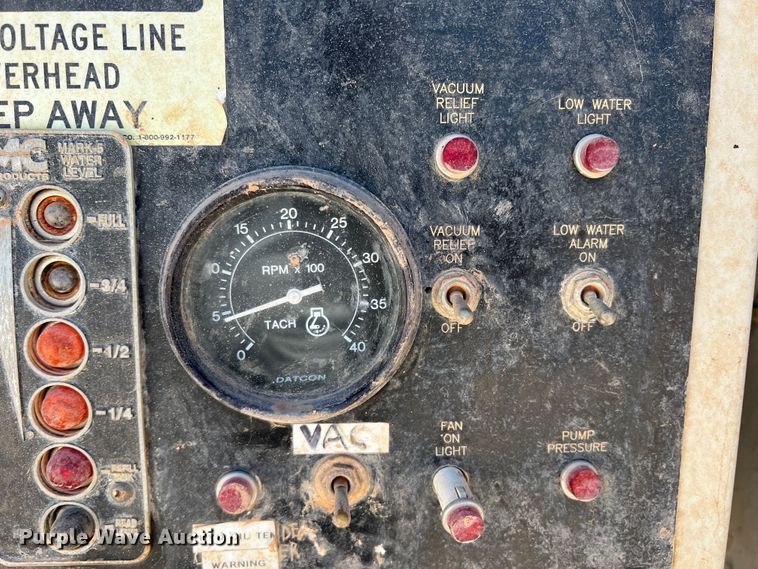 image for item DO8736 2002 Sterling L9500  hydrovac truck