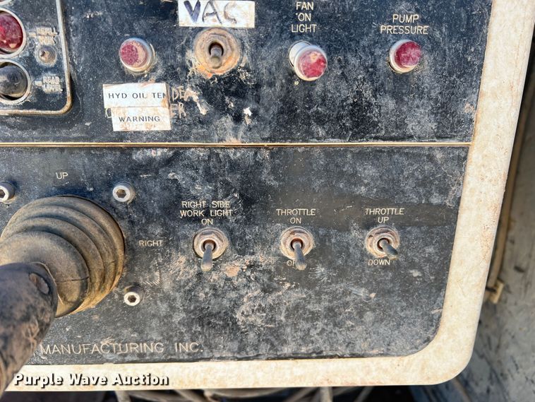 image for item DO8736 2002 Sterling L9500  hydrovac truck