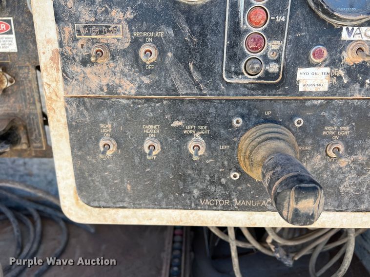 image for item DO8736 2002 Sterling L9500  hydrovac truck