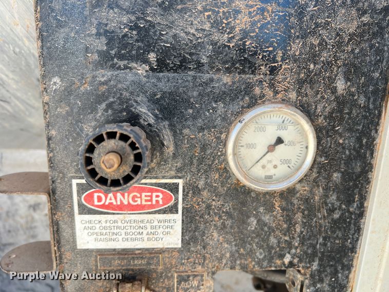 image for item DO8736 2002 Sterling L9500  hydrovac truck