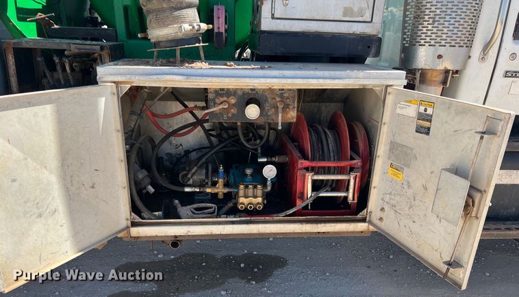 image for item DO8736 2002 Sterling L9500  hydrovac truck