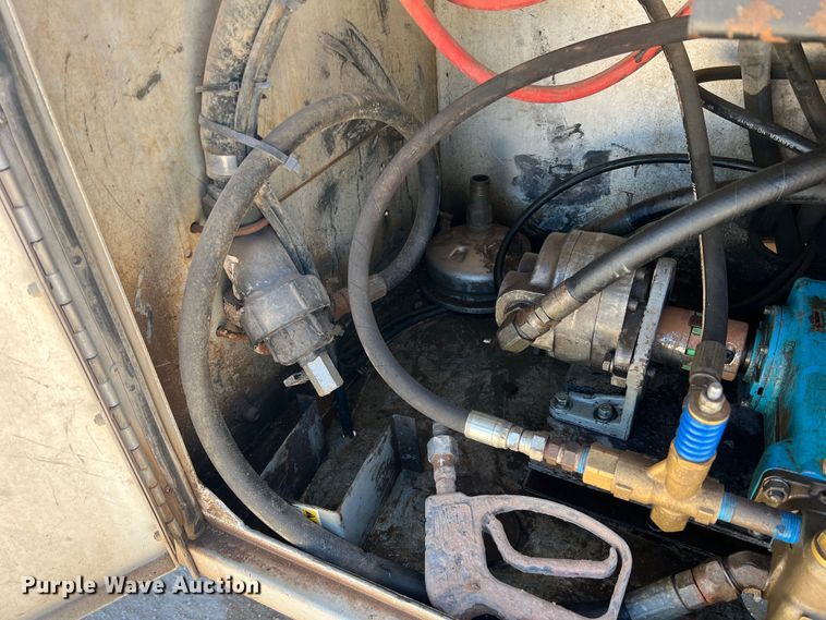 image for item DO8736 2002 Sterling L9500  hydrovac truck