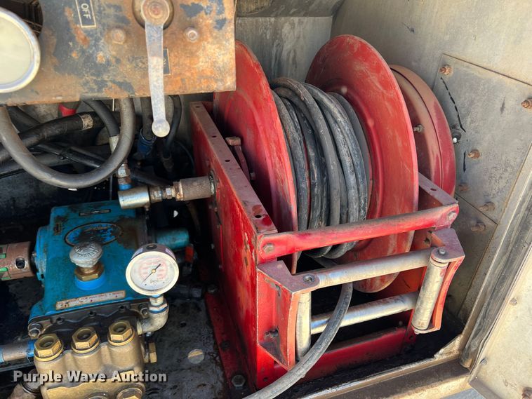 image for item DO8736 2002 Sterling L9500  hydrovac truck