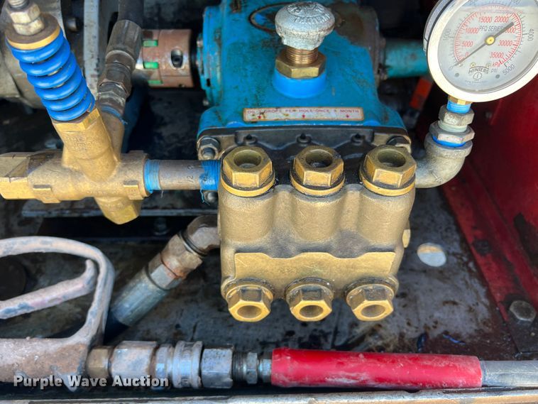 image for item DO8736 2002 Sterling L9500  hydrovac truck