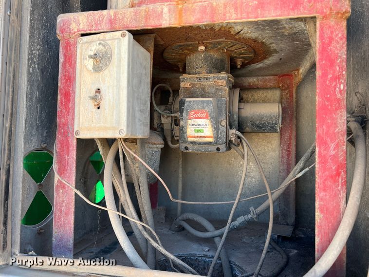 image for item DO8736 2002 Sterling L9500  hydrovac truck