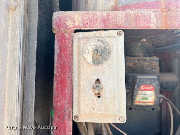 image for item DO8736 2002 Sterling L9500  hydrovac truck